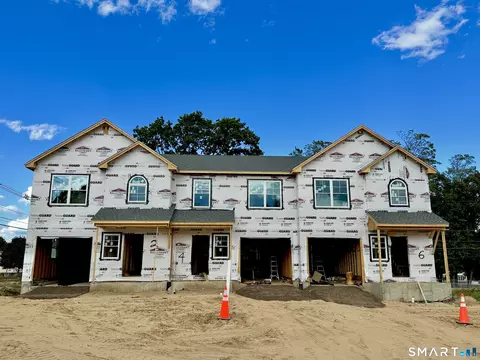 Exterior - 2 Heritage Ln, Windsor Locks, CT 06096 photo 2 of 4
