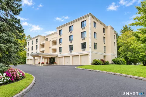 1525 E Putnam Ave #306, Greenwich, CT 06870