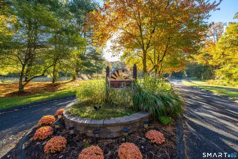 30 Green Woods Ln, Unionville, CT 06085