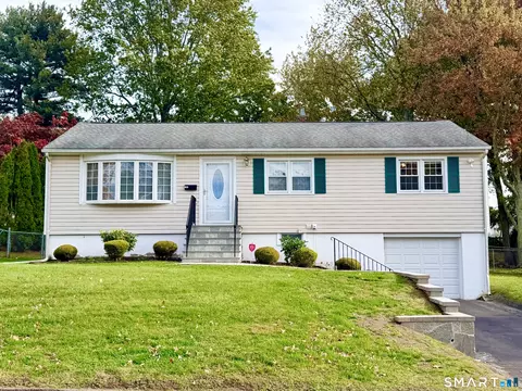 102 Jessie Dr, West Haven, CT 06516