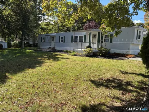 16 Country Club Trl, Killingworth, CT 06419