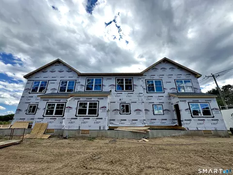 Exterior - 4 Heritage Ln, Windsor Locks, CT 06096 photo 4 of 4