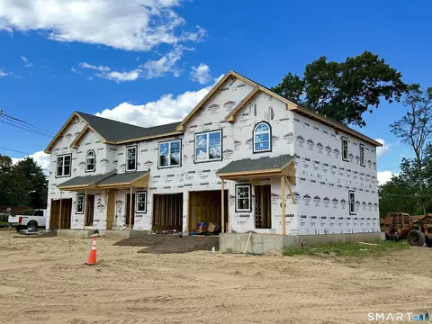Exterior - 4 Heritage Ln, Windsor Locks, CT 06096 photo 3 of 4