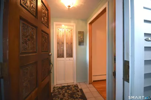 Entry Way - 147 Magee Dr, Hamden, CT 06514 photo 4 of 4