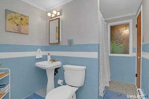Bath - 147 Magee Dr, Hamden, CT 06514 photo 1 of 2