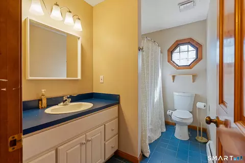 Bath - 24 Cortland St, Windsor Locks, CT 06096 photo 3 of 3