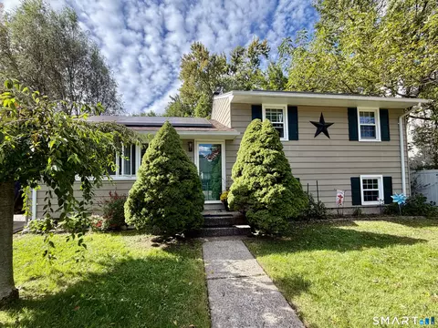 32 Elliott St, Meriden, CT 06451