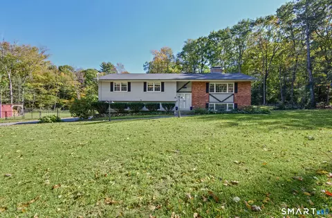 27 Berkshire Dr, New Hartford, CT 06057