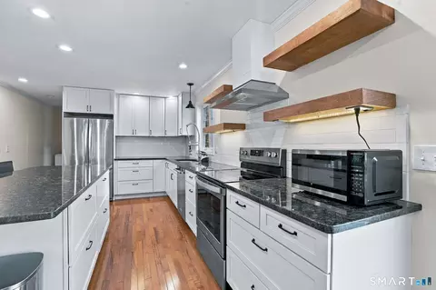 Kitchen - 20 Park Dr, Chaplin, CT 06235 photo 5 of 9