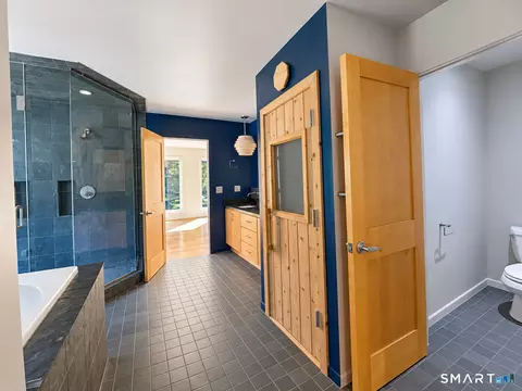 Bath - 55 Mount Tom Passway Passway, Morris, CT 06763 photo 3 of 4