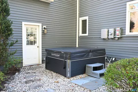 Exterior - 117 Alberts Hill Rd, Sandy Hook, CT 06482 photo 4 of 5