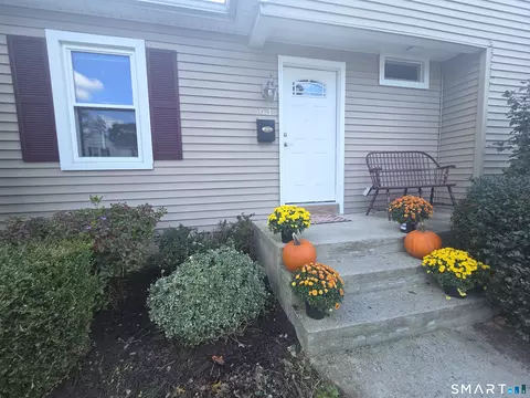 Exterior - 63 Elderkin Ave, Groton, CT 06340 photo 4 of 9