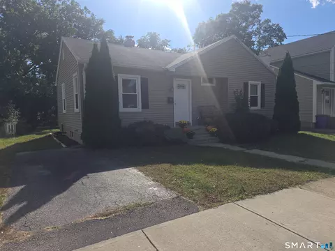 Exterior - 63 Elderkin Ave, Groton, CT 06340 photo 3 of 9
