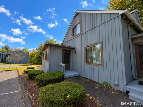 Exterior - 8 Driftway Rd #E1, Danbury, CT 06811 photo 1 of 3