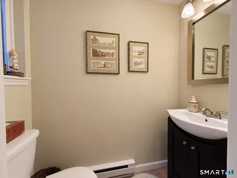Bath - 8 Driftway Rd #E1, Danbury, CT 06811 photo 1 of 2