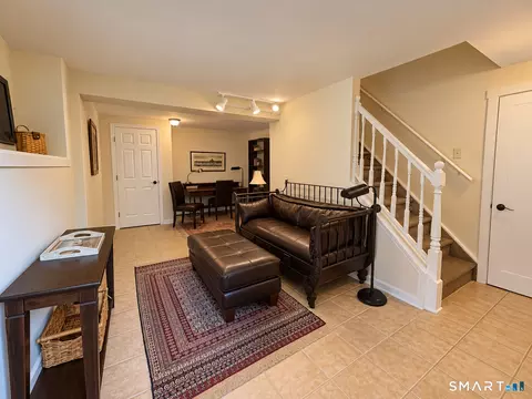 Living - 8 Driftway Rd #E1, Danbury, CT 06811 photo 3 of 3