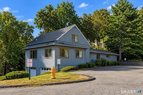 Exterior - 8 Driftway Rd #E1, Danbury, CT 06811 photo 2 of 3
