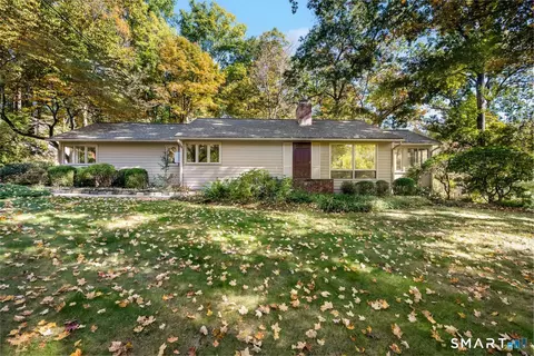 Exterior - 84 Turtleback Rd, Wilton, CT 06897 photo 2 of 10