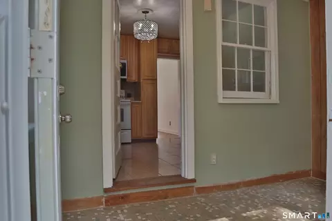 Entry Way - 312 Battis Rd, Hamden, CT 06514 photo 2 of 3