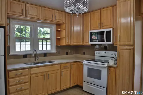 Kitchen - 312 Battis Rd, Hamden, CT 06514 photo 2 of 2