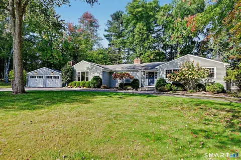 29 S Lake Dr, Stamford, CT 06903