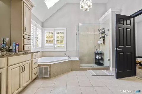 Bath - 46 Marlin Rd, Sandy Hook, CT 06482 photo 2 of 4