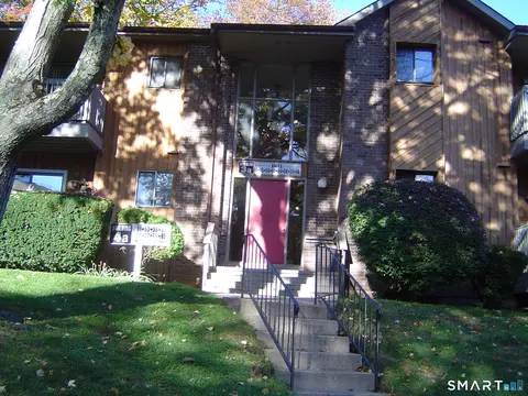 52 Riverview Dr #52, Bridgeport, CT 06606