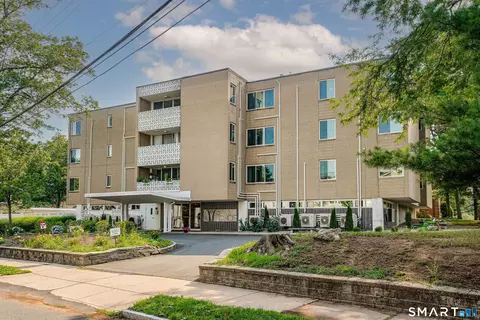5 Bishop Rd #204, West Hartford, CT 06119