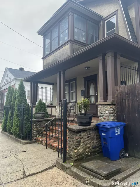 33-35 Ash St, Bridgeport, CT 06605