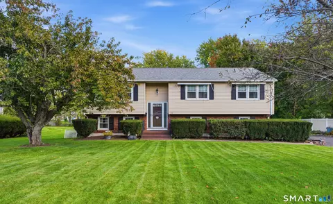 128 Richard Rd, Rocky Hill, CT 06067
