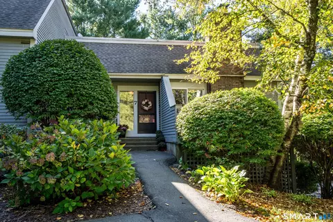 7 Mulberry Ln #7, Avon, CT 06001