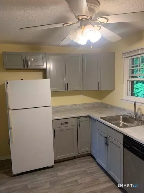 93 Sigwin Dr #93, Wallingford, CT 06492 photo 2