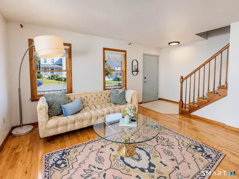 Entry Way - 39 Regency Hl, Waterbury, CT 06708 photo 2 of 4