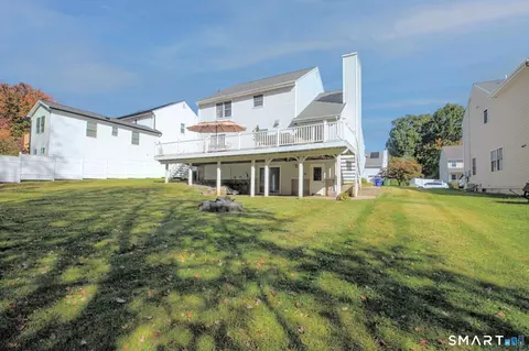 Exterior - 39 Regency Hl, Waterbury, CT 06708 photo 5 of 7