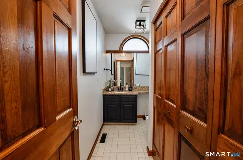 Entry Way - 39 Regency Hl, Waterbury, CT 06708 photo 3 of 4