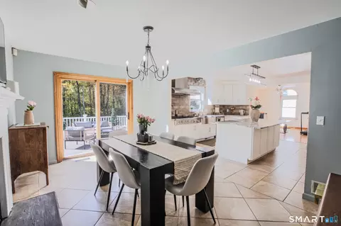 Dining - 39 Regency Hl, Waterbury, CT 06708 photo 2 of 2