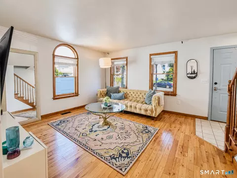 Entry Way - 39 Regency Hl, Waterbury, CT 06708 photo 1 of 4