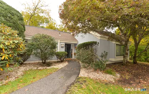 1004 Heritage Vlg #B, Southbury, CT 06488