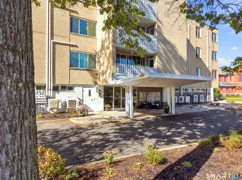 5 Bishop Rd #304, West Hartford, CT 06119