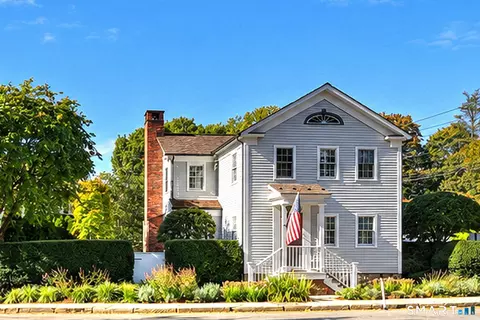 448 Pequot Ave, Fairfield, CT 06890