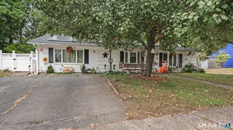 10 Eagle Ct, East Hartford, CT 06118