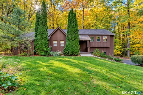 726 Neipsic Rd, Glastonbury, CT 06033