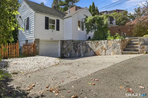 35 Holcomb Ave, Stamford, CT 06906