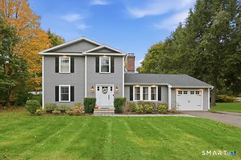 11 Fairlawn St, Farmington, CT 06032