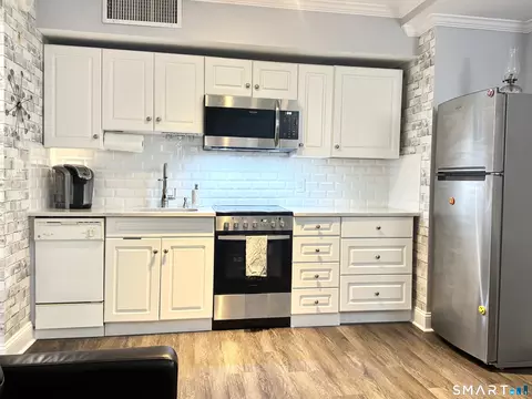 59 Courtland Ave #2M, Stamford, CT 06902