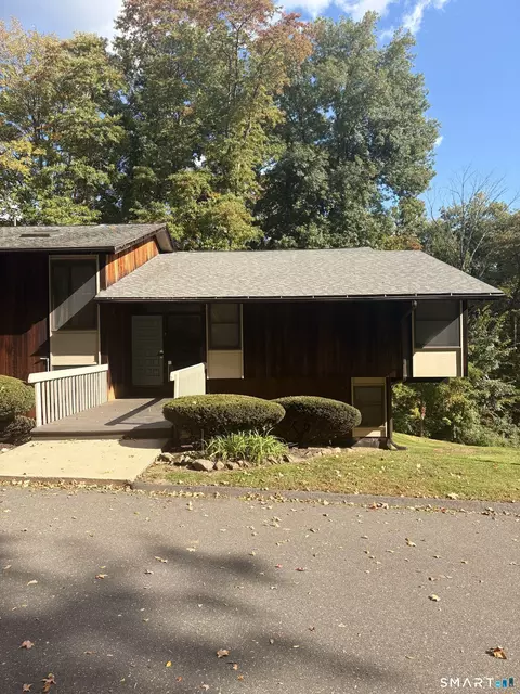 7 Country Squire Dr # -A, Cromwell, CT 06416
