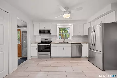 Kitchen - 3 Nutmeg Dr, Clinton, CT 06413 photo 2 of 3