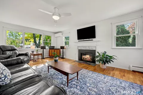 Living - 3 Nutmeg Dr, Clinton, CT 06413 photo 2 of 5