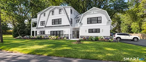 31 Pawson Rd, Branford, CT 06405