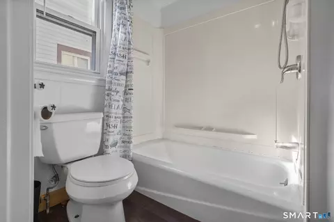 Bath - 87 Webb St, Hamden, CT 06517 photo 3 of 7